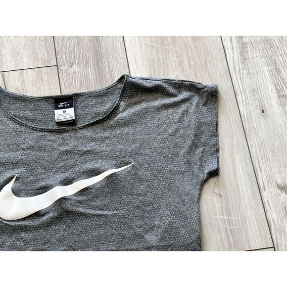 Nike dri fit gray athletic crop top size S - Picture 3 of 10